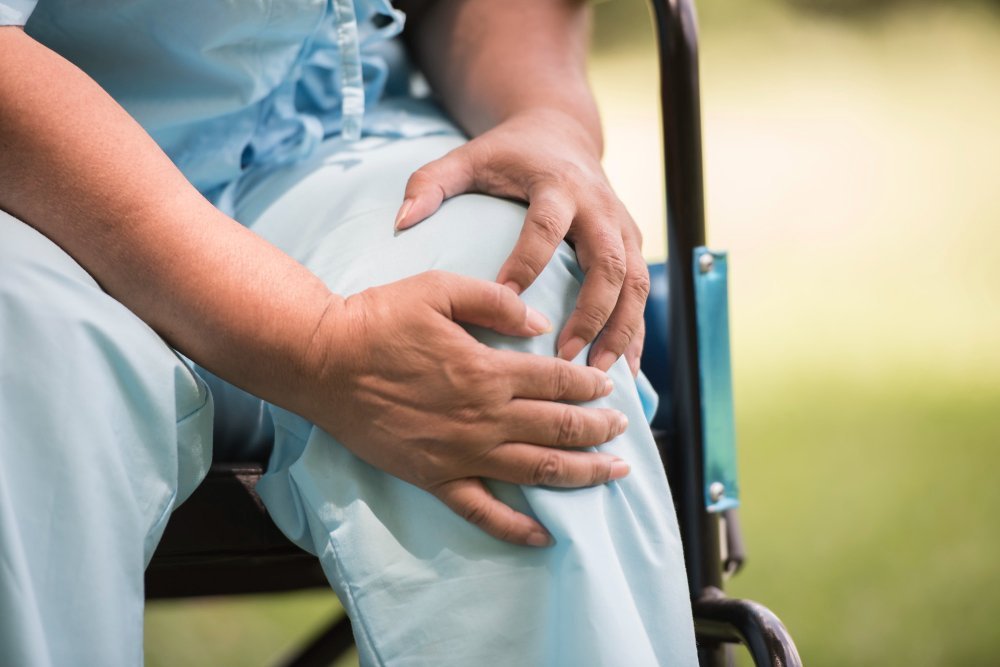 Read more about the article Ayurveda for Knee Pain: Natural Remedies, Causes, and Prevention